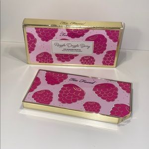 Razor dazzle berry eye shadow palette too faced